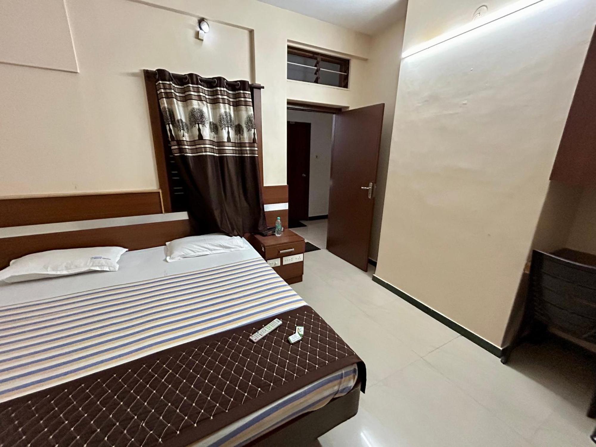 Hotel Jothi Kójamputtúr Exteriér fotografie